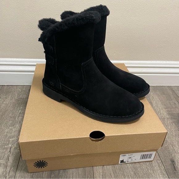 UGG Women's Naiyah Boot Black Size 7 NEW IN BOX - Picture 10 of 10